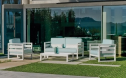 Salon de jardin - COSMOS-7 LUX - Aluminium blanc - Coussins tissu Artic bleu clair - 4 à 5 places