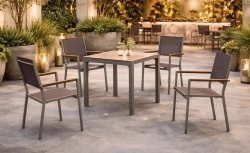 Ensemble bistrot de jardin – CORCEGA MOASIS – Table carrée 90 × 90 cm et 4 fauteuils en textilène – Plateau HPL Maderma – 4 places