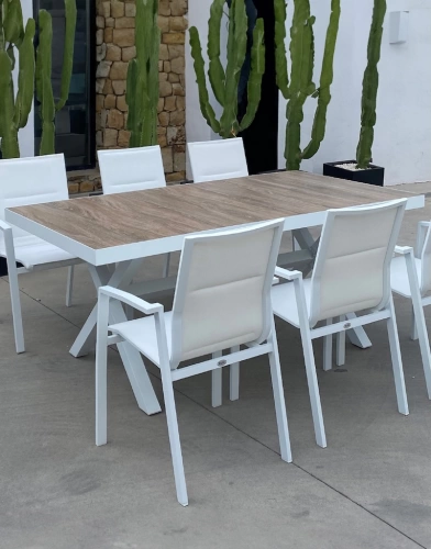 Table à manger en aluminium et céramique - MADRID - finition blanche - plateau imitation bois - 6 places