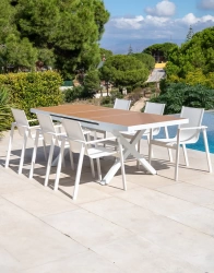 Table à manger extensible en aluminium - MALI - finition blanche - plateau imitation bois - 180 par 240 cm - 6 à 10 places