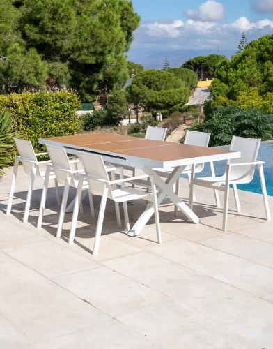 Table à manger extensible en aluminium - MALI - finition blanche - plateau imitation bois - 180 par 240 cm - 6 à 10 places